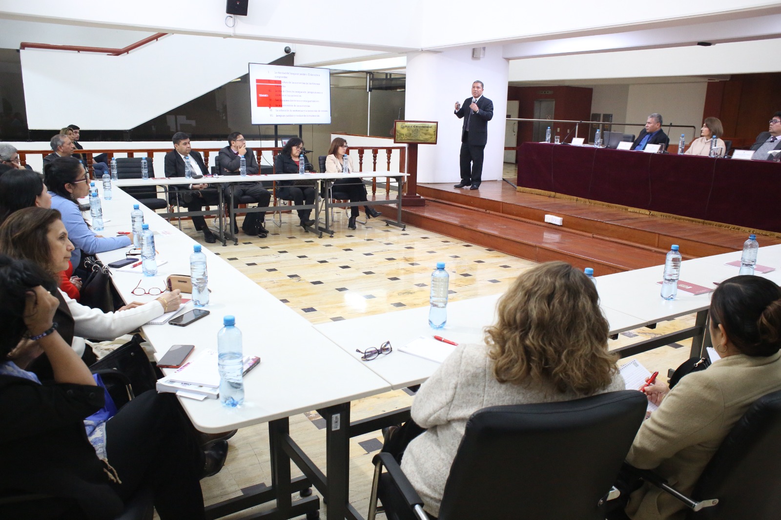 TC REALIZÓ CONFERENCIA SOBRE “ESTRUCTURA Y LENGUAJE DE LAS RESOLUCIONES DE LOS TRIBUNALES CONSTITUCIONALES”