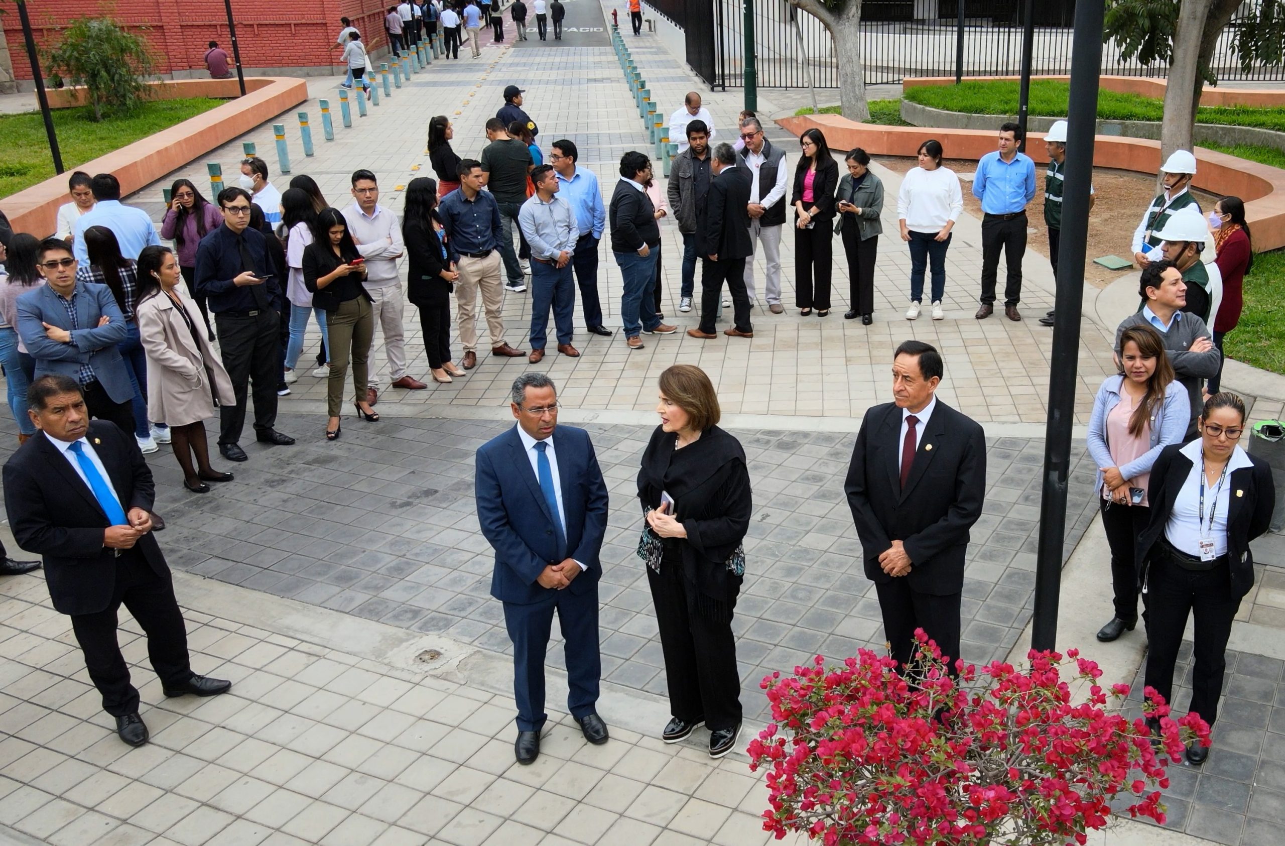 MAGISTRADOS Y PERSONAL DEL TRIBUNAL CONSTITUCIONAL PARTICIPARON CON RESPONSABILIDAD EN SIMULACRO MULTIPELIGRO