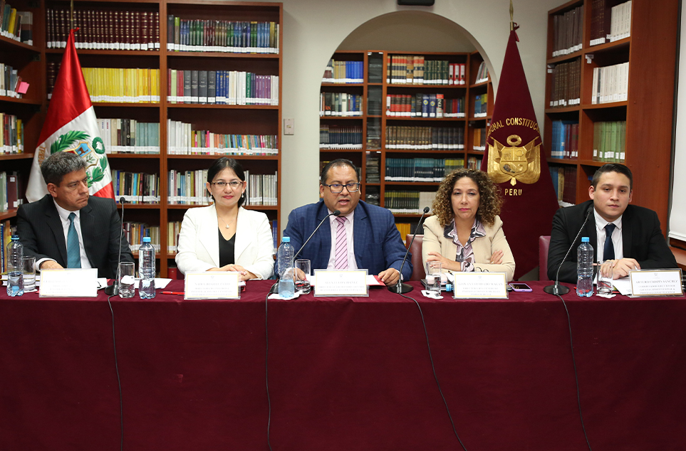 FORMAS DE ACCEDER A LA JURISPRUDENCIA SISTEMATIZADA DEL PAÍS PRESENTAN EN CONVERSATORIO DEL CEC DEL TC
