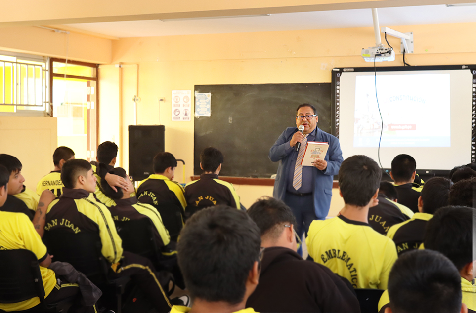 TRIBUNAL CONSTITUCIONAL LLEVÓ “LA CONSTITUCIÓN EN EL COLE” A LA INSTITUCIÓN EDUCATIVA SAN JUAN, EN TRUJILLO