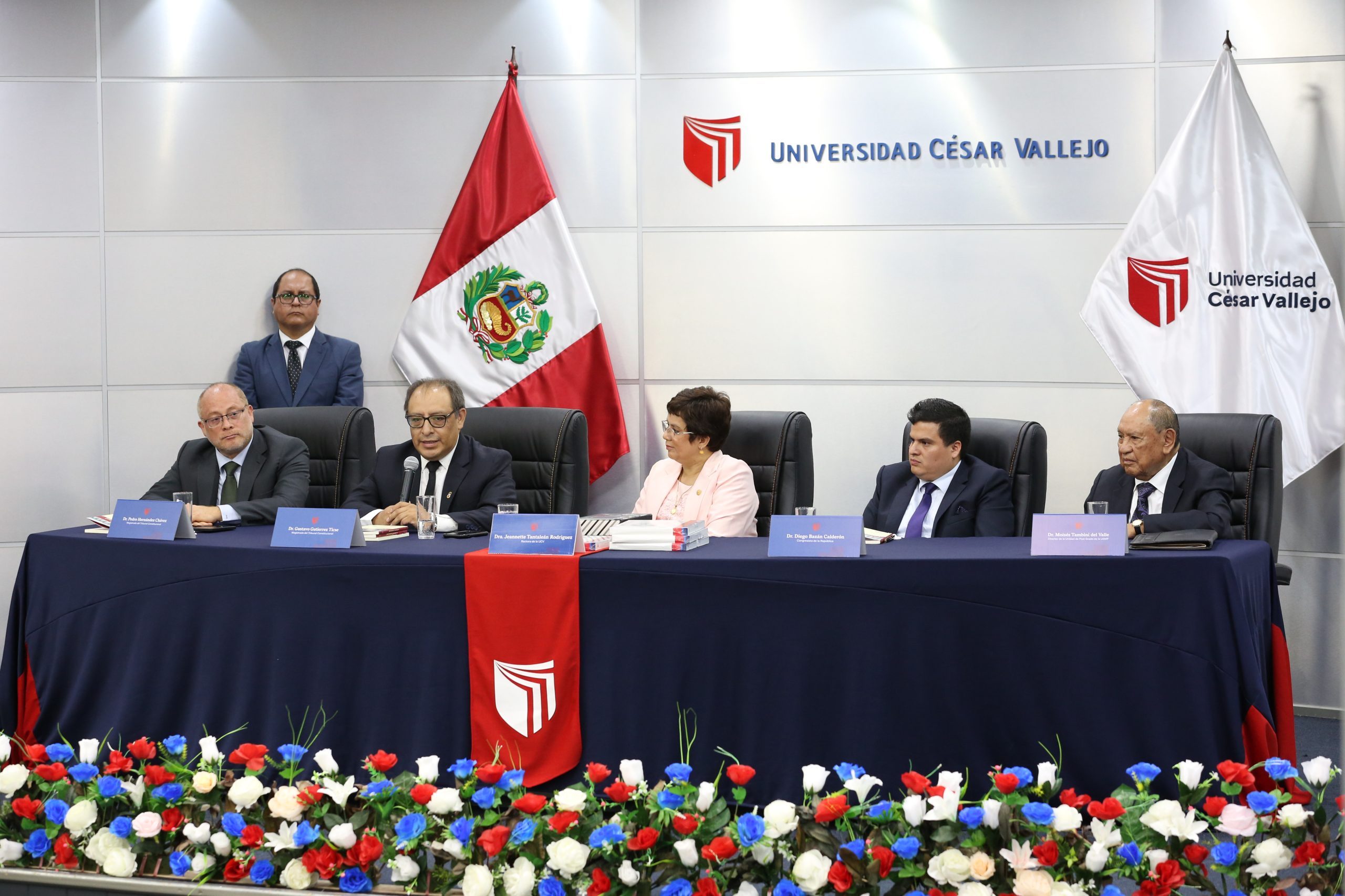 MAGISTRADO GUSTAVO GUTIÉRREZ PRESENTÓ SU LIBRO “LA REFORMA CONSTITUCIONAL” EN LA UNIVERSIDAD CÉSAR VALLEJO DE TRUJILLO