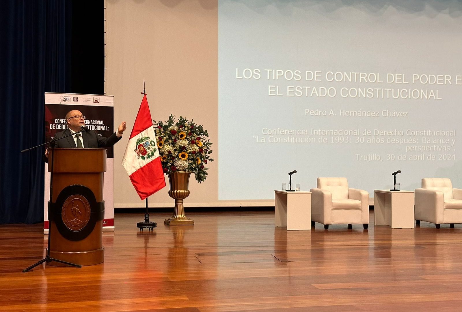 MAGISTRADO PEDRO HERNÁNDEZ EXPUSO EN CONFERENCIA INTERNACIONAL SOBRE DERECHO CONSTITUCIONAL EN LA UNIVERSIDAD PRIVADA ANTENOR ORREGO DE TRUJILLO