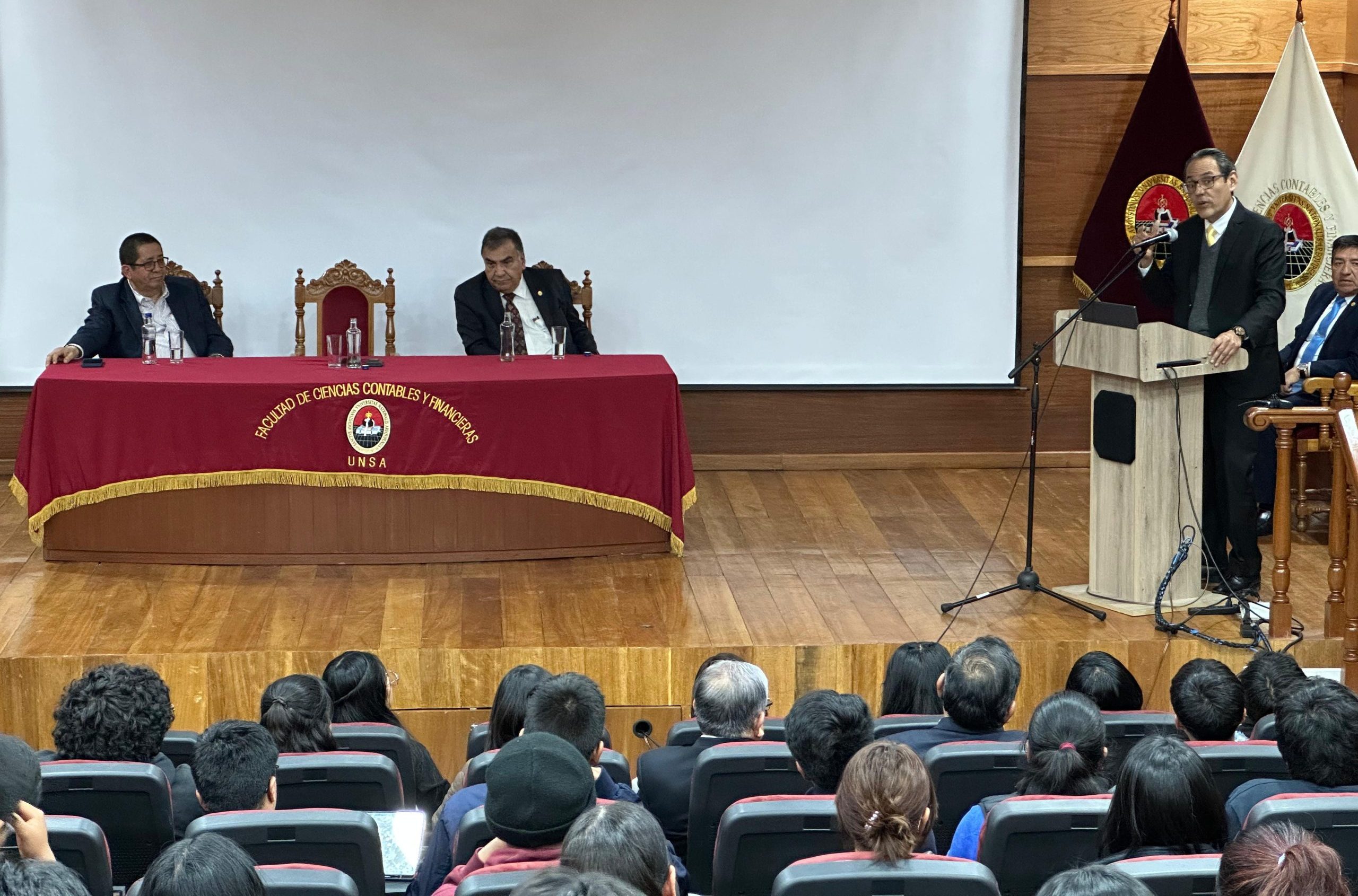 EL TRIBUNAL CONSTITUCIONAL APLICA EL PRINCIPIO DE PRIMACÍA DE LA PERSONA Y LA PREVALENCIA DE LA CONSTITUCIÓN SEÑALÓ EL VICEPRESIDENTE HELDER DOMÍNGUEZ HARO EN LA UNSA
