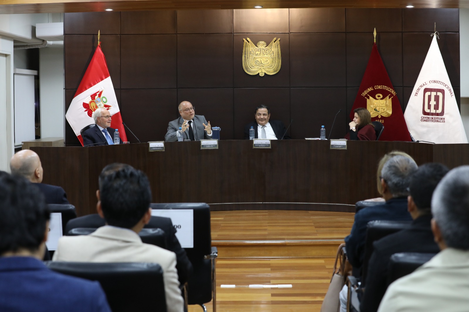 TC PRESENTA LIBRO “EL MODELO DE GOBIERNO PERUANO: UN NEOPRESIDENCIALISMO DISFUNCIONAL”, ESCRITA POR EL MAGISTRADO PEDRO HERNÁNDEZ CHÁVEZ