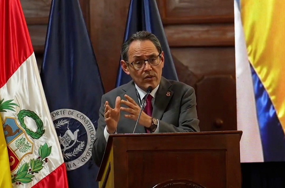 EL VICEPRESIDENTE DEL TC HELDER DOMÍNGUEZ BRINDÓ CONFERENCIA EN EL CONGRESO INTERNACIONAL DE DERECHO CONSTITUCIONAL EN GUATEMALA