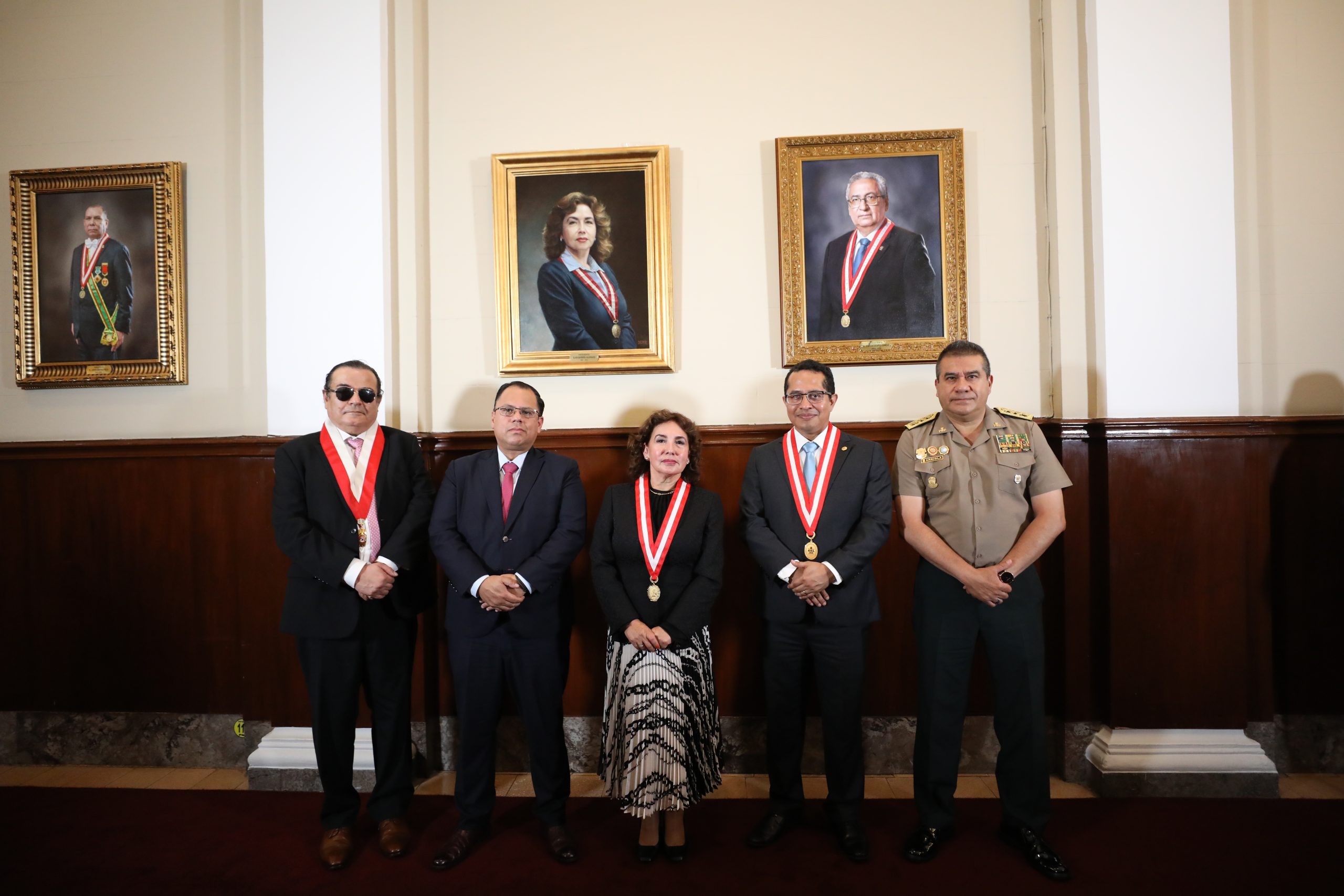 MAGISTRADO DEL TC, CÉSAR OCHOA, PARTICIPÓ EN CEREMONIA DE DEVELACIÓN DEL CUADRO DE LA JUEZA SUPREMA TITULAR ELVIA BARRIOS, PRIMERA PRESIDENTA DEL PODER JUDICIAL
