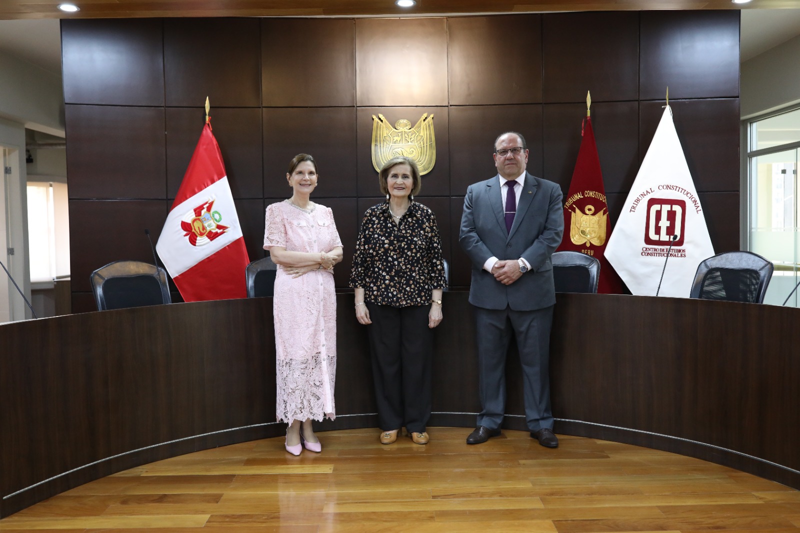 PRESIDENTA DEL TC LUZ PACHECO RECIBIÓ LA VISITA PROTOCOLAR DE LA PRESIDENTA DEL SUPERIOR TRIBUNAL MILITAR DE BRASIL MARÍA ELIZABETH GUIMARÃES TEXEIRA ROCHA