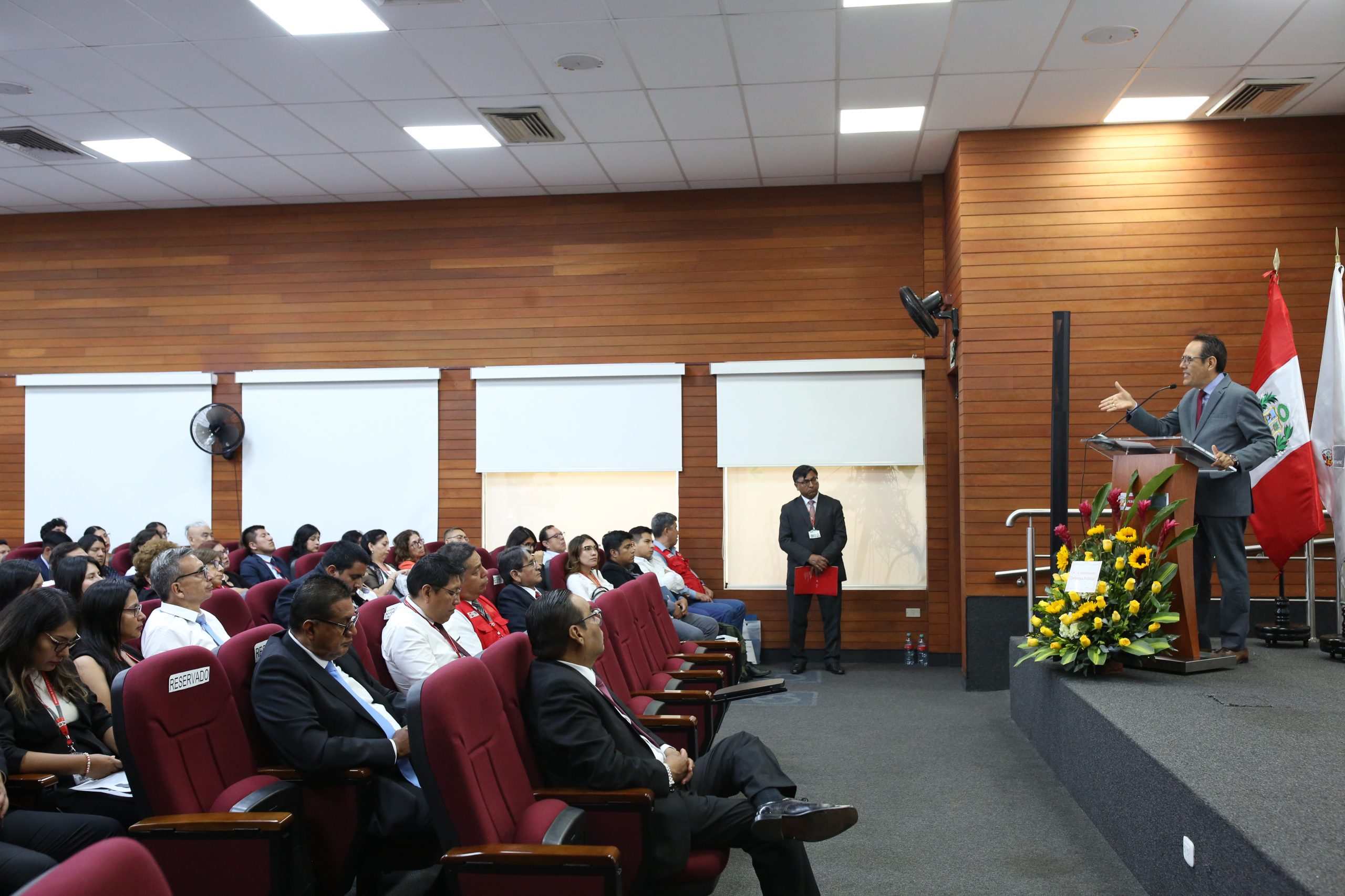 EL VICEPRESIDENTE DEL TC, HELDER DOMÍNGUEZ, DESTACÓ LA LABOR QUE CUMPLEN LOS DEFENSORES PÚBLICOS DURANTE UNA CONFERENCIA POR LOS 30 AÑOS DE DICHO SERVICIO