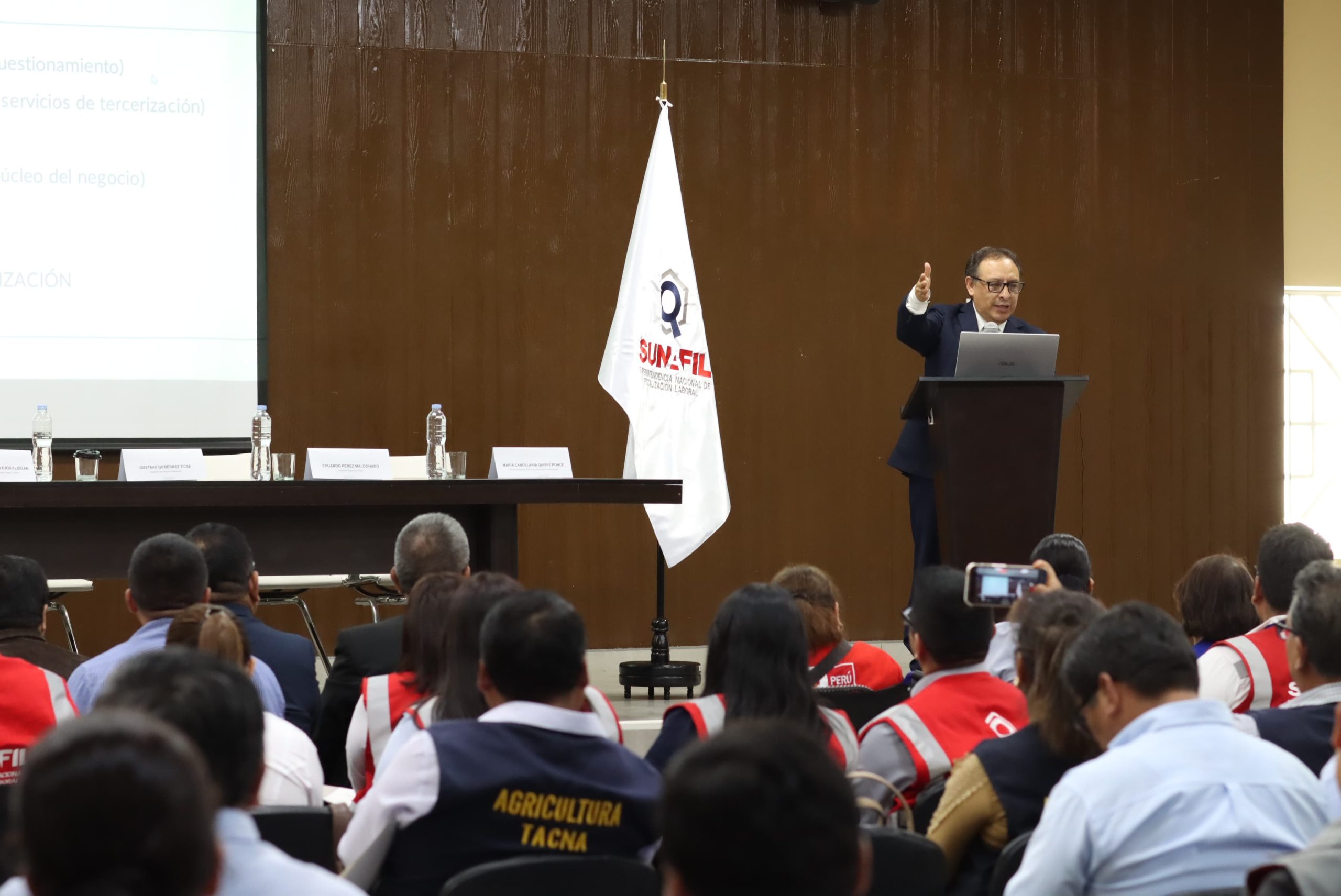 MAGISTRADO DEL TC GUSTAVO GUTIÉRREZ TICSE EXPUSO EN TACNA SOBRE LAS SENTENCIAS EMBLEMÁTICAS DEL TRIBUNAL CONSTITUCIONAL