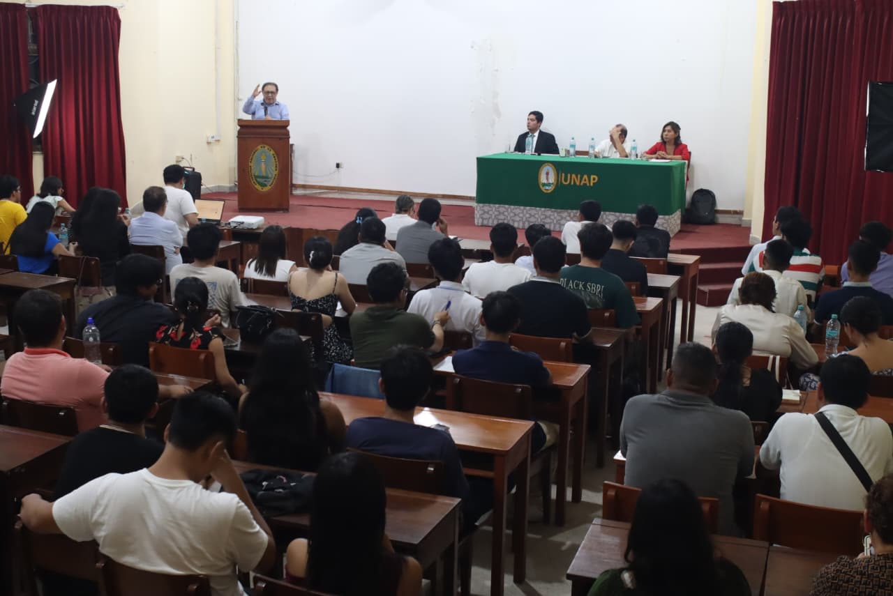 MAGISTRADO DEL TRIBUNAL CONSTITUCIONAL GUSTAVO GUTIÉRREZ ANALIZÓ EN IQUITOS LAS SENTENCIAS EMBLEMÁTICAS SOBRE LA AMAZONÍA PERUANA