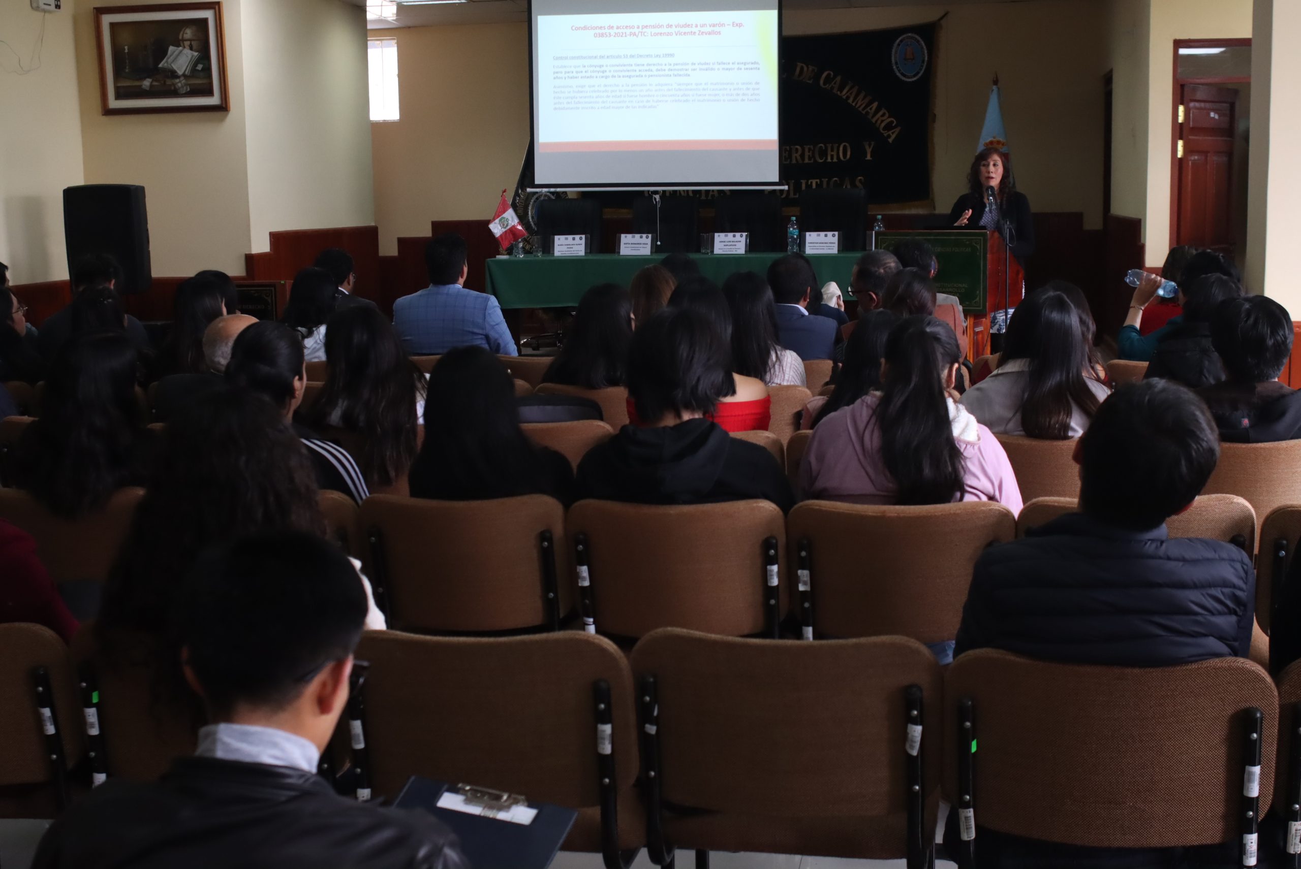 SENTENCIAS EMBLEMÁTICAS EN PROCESOS DE AMPARO FUERON ANALIZADAS EN «AGENDA CONSTITUCIONAL» ORGANIZADA POR EL CENTRO DE ESTUDIOS CONSTITUCIONALES EN CAJAMARCA
