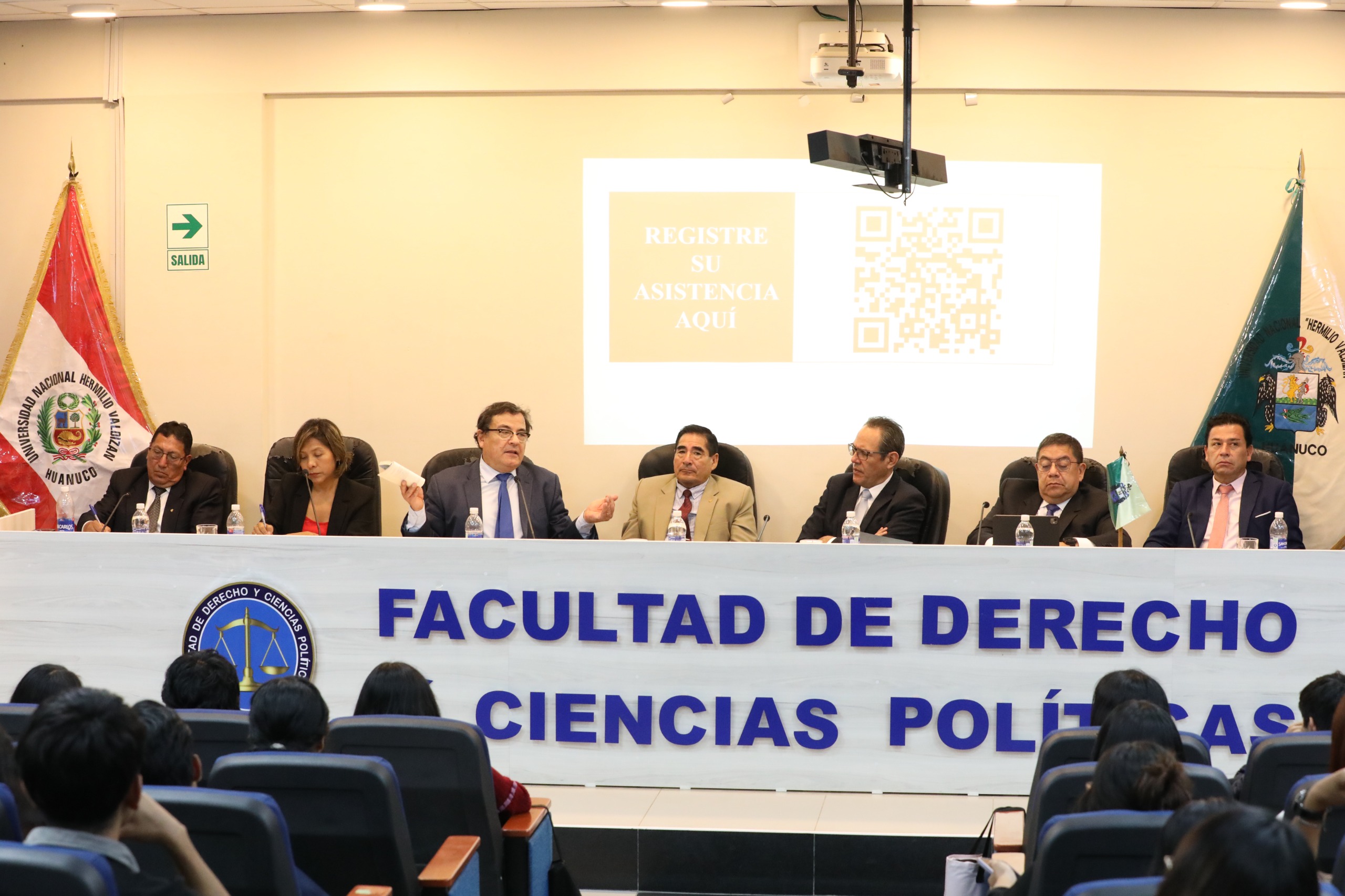 DIRECTOR GENERAL DEL CENTRO DE ESTUDIOS CONSTITUCIONALES CÉSAR OCHOA EXPUSO SOBRE EL ESTADO SOCIAL EN AGENDA CONSTITUCIONAL EN HUÁNUCO