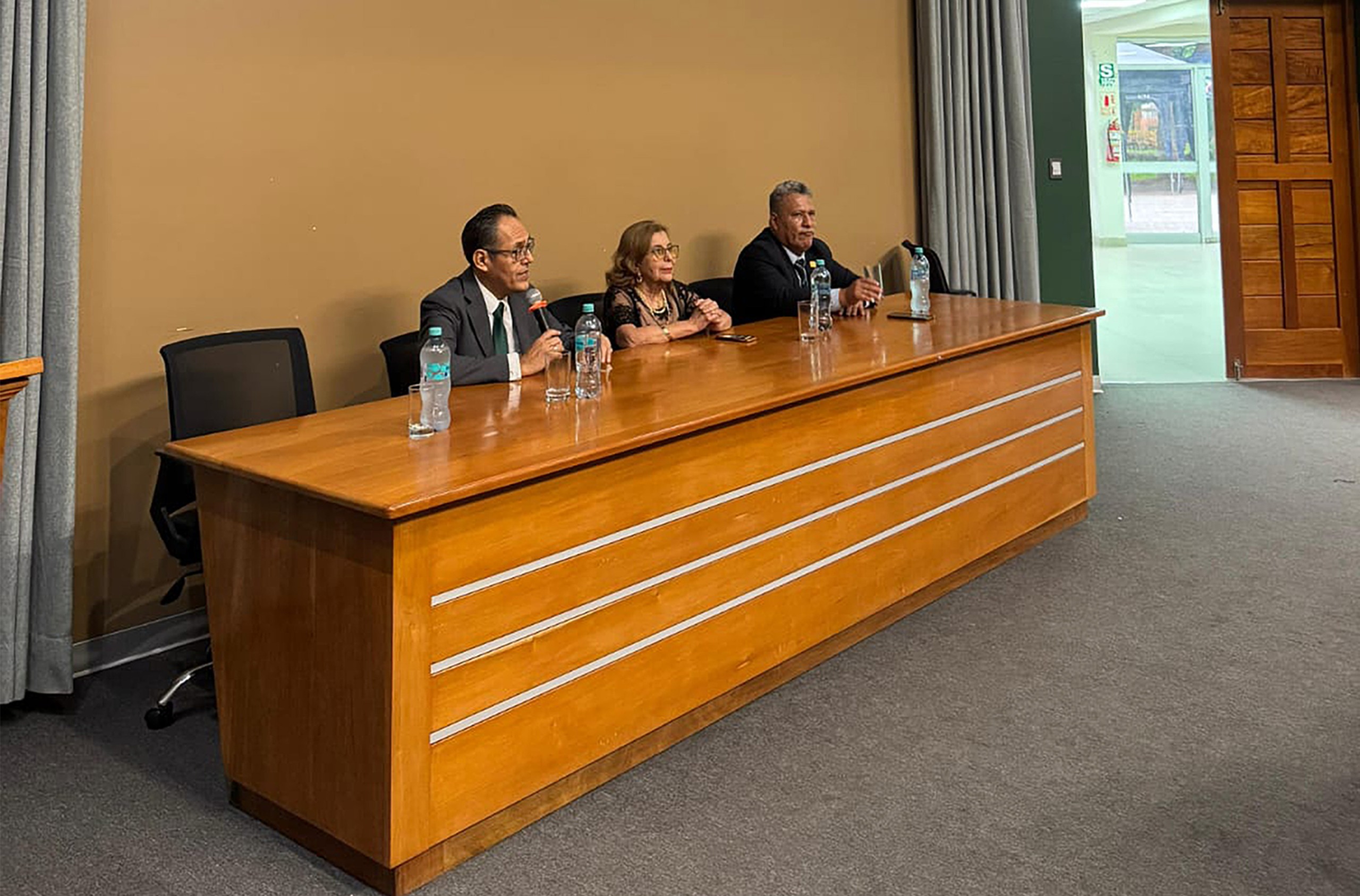 VICEPRESIDENTE DEL TC HELDER DOMÍNGUEZ BRINDÓ CONFERENCIA MAGISTRAL EN EL MARCO DE LAS ACTIVIDADES POR EL 202 ANIVERSARIO DE LA UNIVERSIDAD NACIONAL DE TRUJILLO