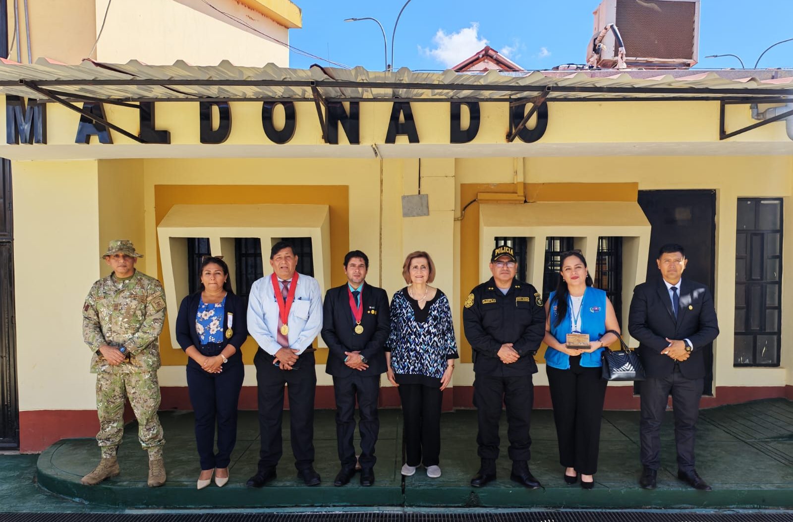 PRESIDENTA DEL TRIBUNAL CONSTITUCIONAL LUZ PACHECO VISITÓ Y DONÓ 200 LIBROS AL ESTABLECIMIENTO PENITENCIARIO DE MUJERES DE PUERTO MALDONADO