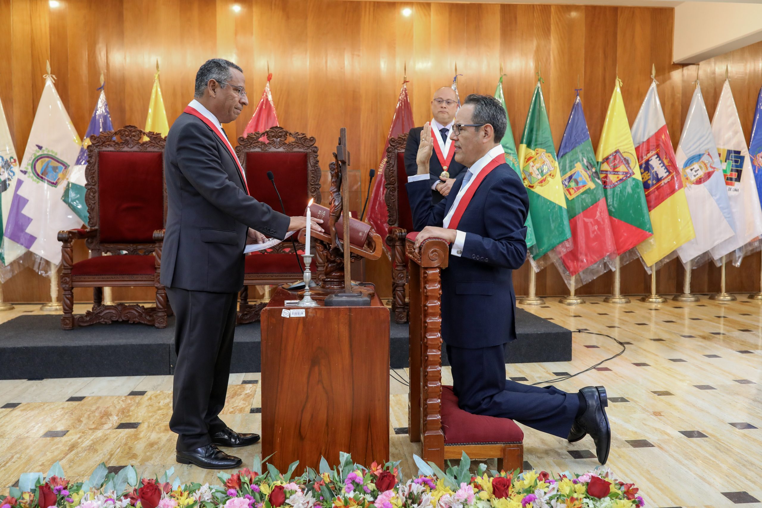 VICEPRESIDENTE DEL TRIBUNAL CONSTITUCIONAL, MAGISTRADO HELDER DOMÍNGUEZ HARO JURAMENTÓ COMO NUEVO PRESIDENTE DE LA INSTITUCIÓN EN EL MARCO DE UNA CEREMONIA