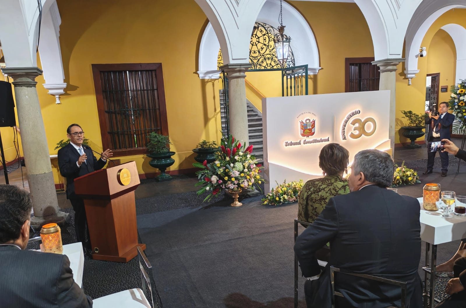 AUTORIDADES, JURISTAS Y DIPLOMÁTICOS PARTICIPARON EN CÓCTEL QUE BRINDÓ EL TC EN EL MARCO DE LAS ACTIVIDADES POR EL 30 ANIVERSARIO INSTITUCIONAL