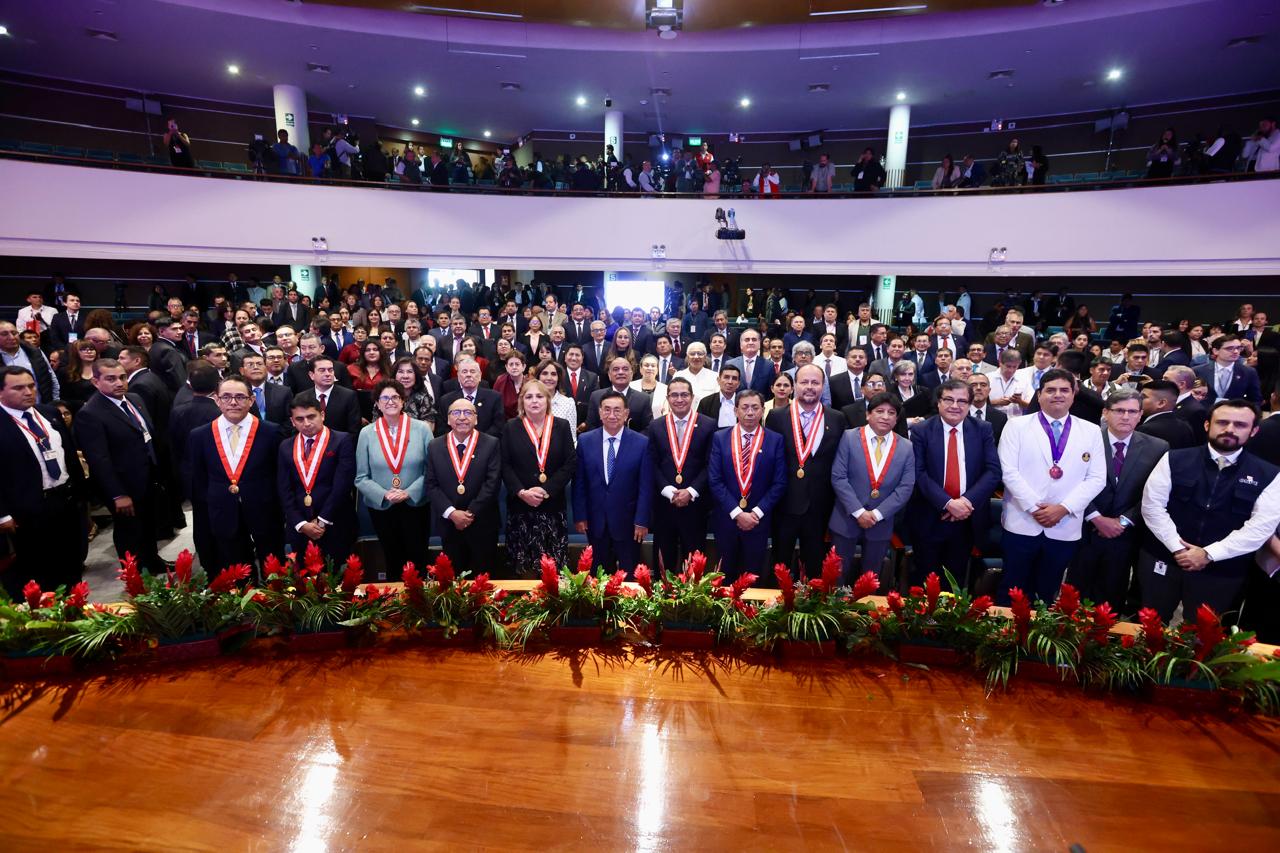 PRESIDENTE DEL TC HELDER DOMÍNGUEZ Y MAGISTRADO CÉSAR OCHOA PARTICIPARON EN CEREMONIA DE ENTREGA DE CREDENCIALES A SENADORES ELECTOS
