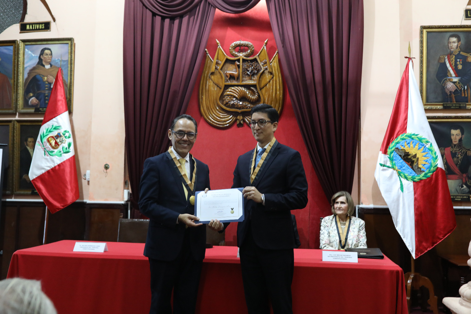 PRESIDENTE DEL TRIBUNAL CONSTITUCIONAL HELDER DOMÍNGUEZ  FUE DISTINGUIDO POR EL INSTITUTO PERUANO DE DERECHO INDIANO