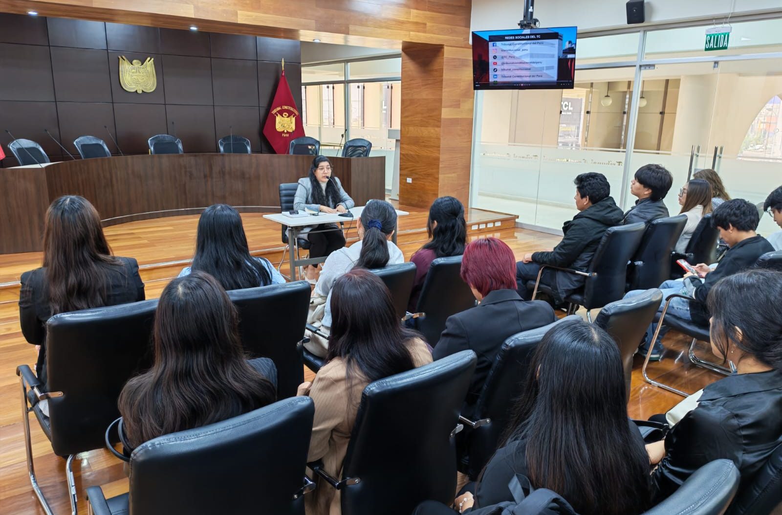 ESTUDIANTES DE LA UNIVERSIDAD CIENTÍFICA DEL SUR RECIBIERON CHARLA SOBRE LAS GARANTÍAS CONSTITUCIONALES Y FUNCIONES DEL TRIBUNAL CONSTITUCIONAL
