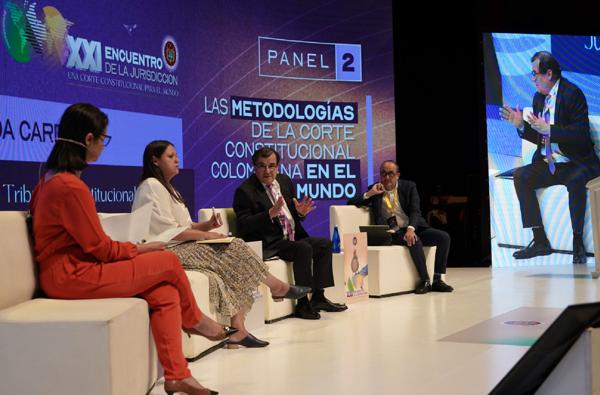 MAGISTRADO DEL TC CÉSAR OCHOA EXPUSO SOBRE JURISPRUDENCIA COMPARADA EN EL XXI ENCUENTRO DE LA JURISDICCIÓN EN COLOMBIA