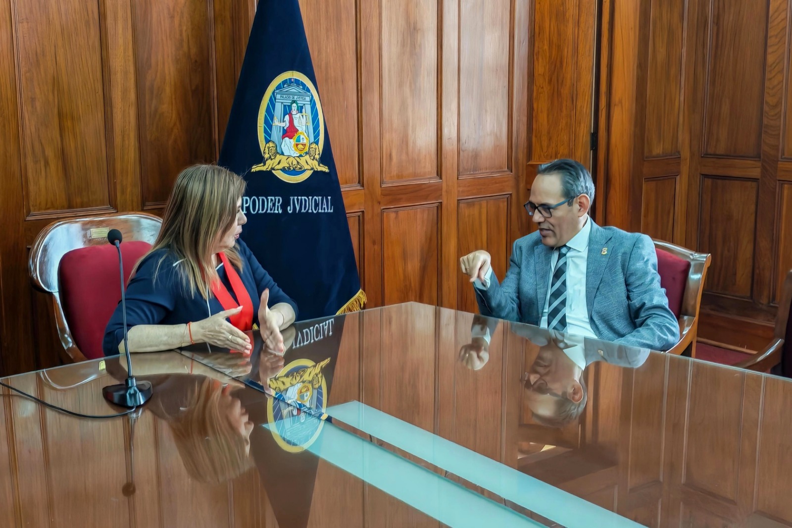 MAGISTRADO DEL TC, HELDER DOMÍNGUEZ, REALIZÓ VISITA PROTOCOLAR A LA PRESIDENTA DE LA CORTE SUPERIOR DE JUSTICIA DE LA LIBERTAD