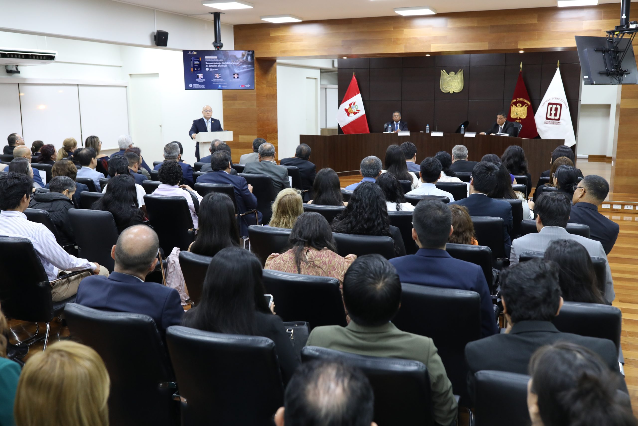 EN CONVERSATORIO ORGANIZADO POR EL CEC FUE PRESENTADO EL LIBRO “RECONOCIMIENTO CONSTITUCIONAL DEL DERECHO AL OLVIDO”